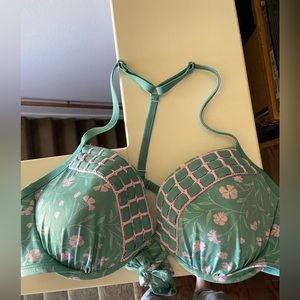 Gently used bikini top, sz L